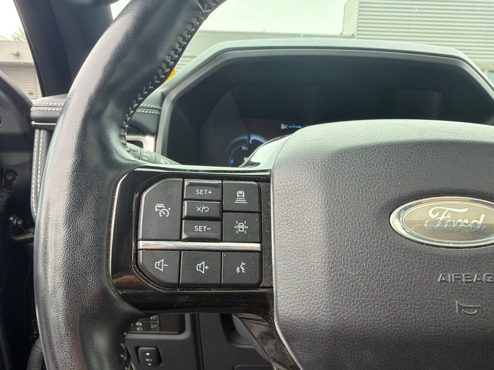 2022 Ford F-150 Lightning Platinum