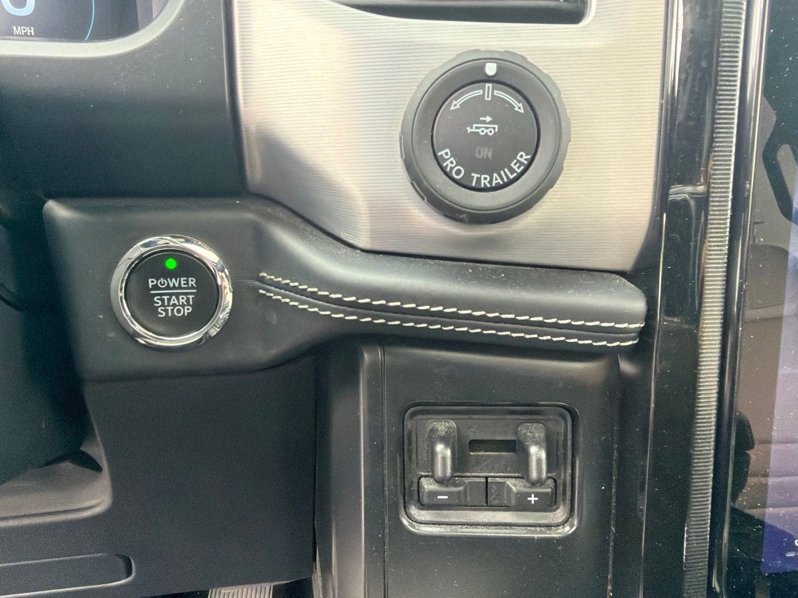 2022 Ford F-150 Lightning Platinum