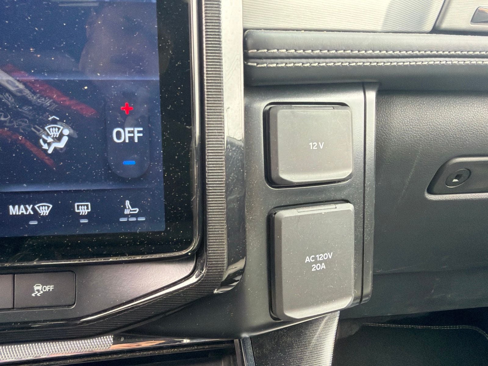 2022 Ford F-150 Lightning Platinum