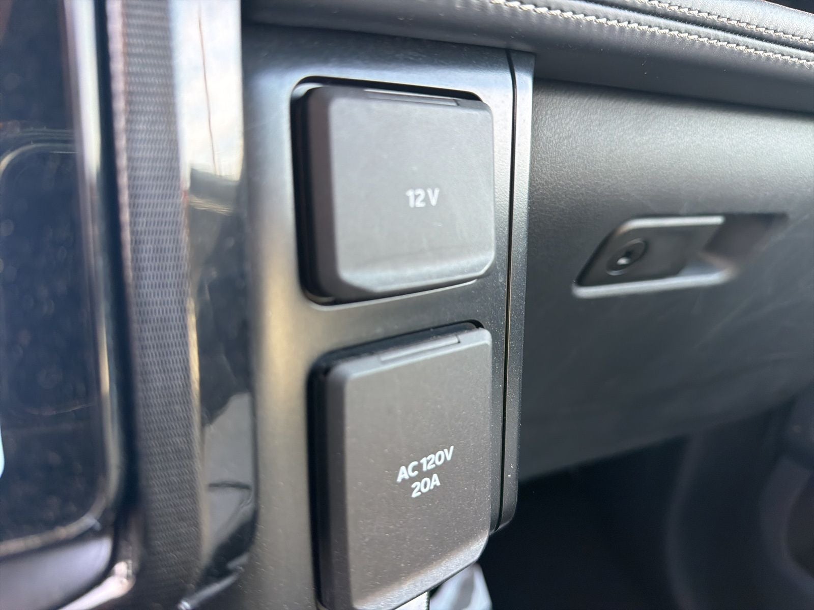 2022 Ford F-150 Lightning Platinum