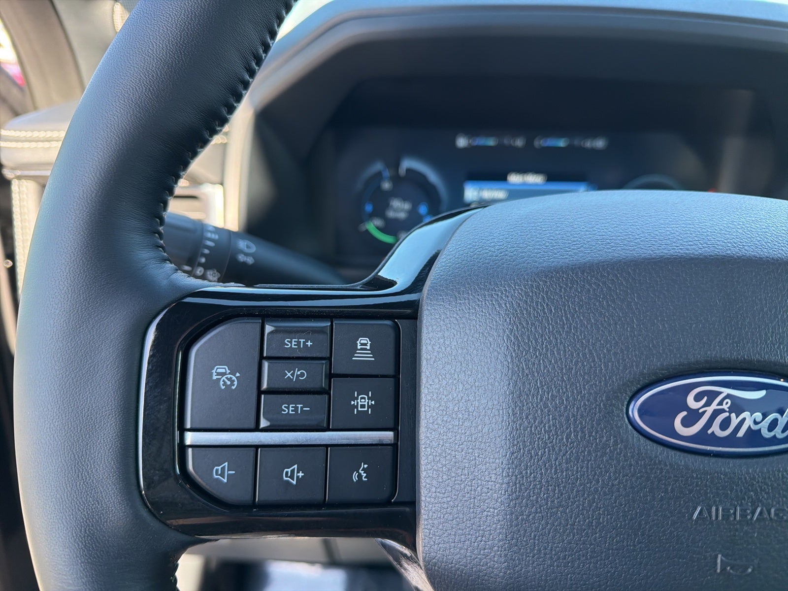 2025 Ford F-150 Lightning Platinum