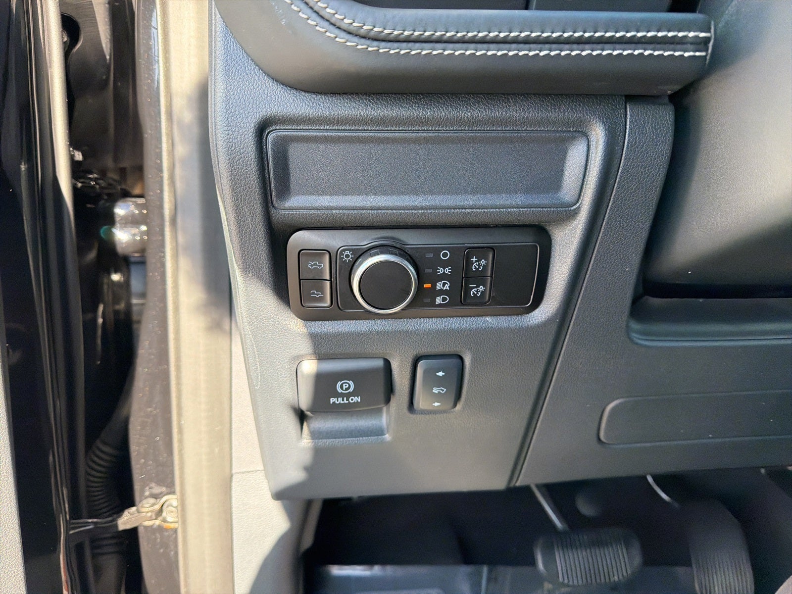 2025 Ford F-150 Lightning Platinum