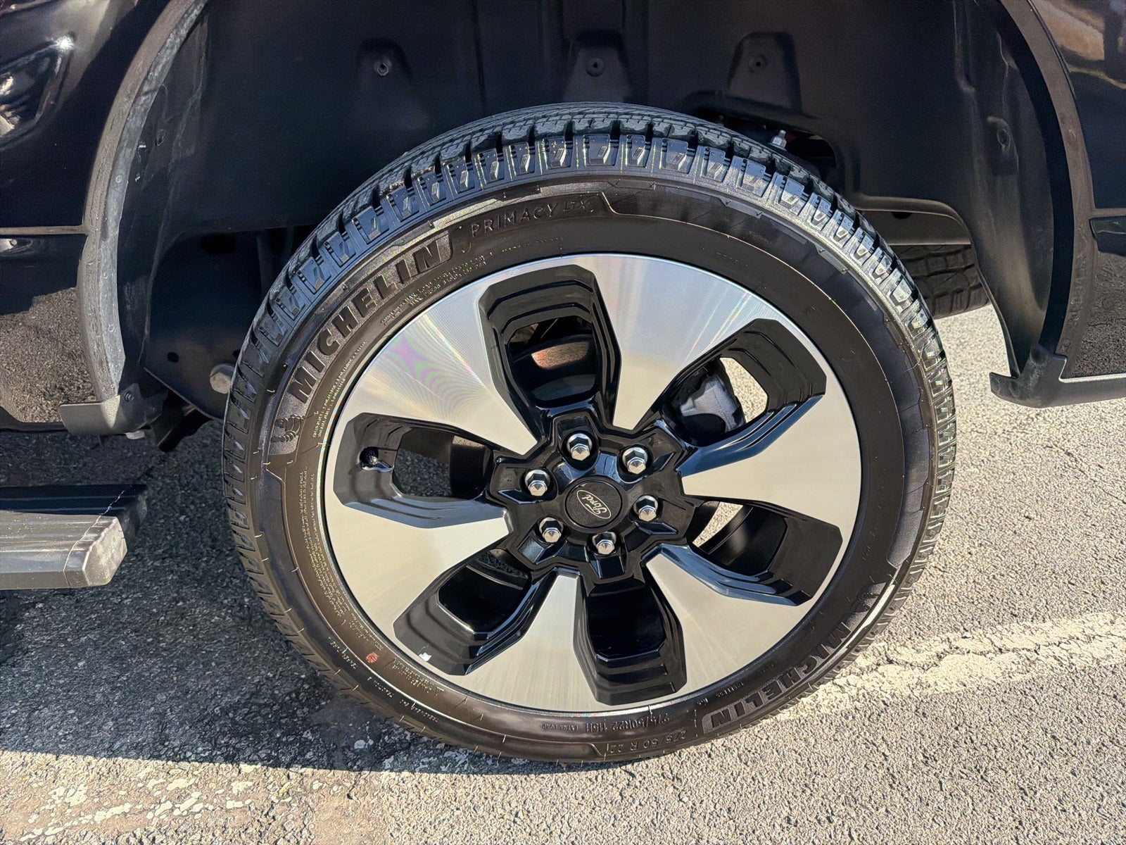 2025 Ford F-150 Lightning Platinum