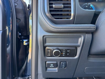 2025 Ford F-150 Lightning Platinum