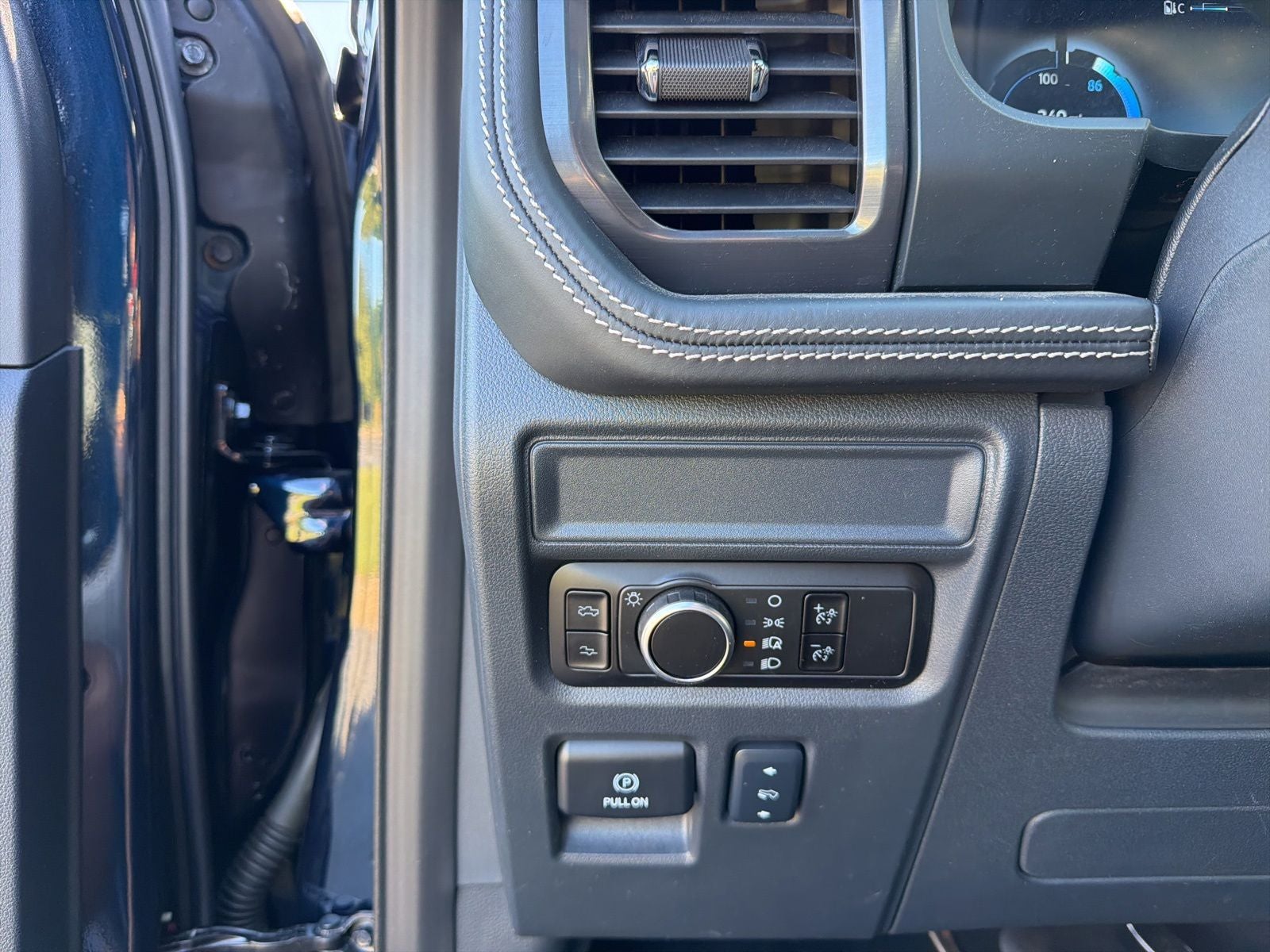 2025 Ford F-150 Lightning Platinum