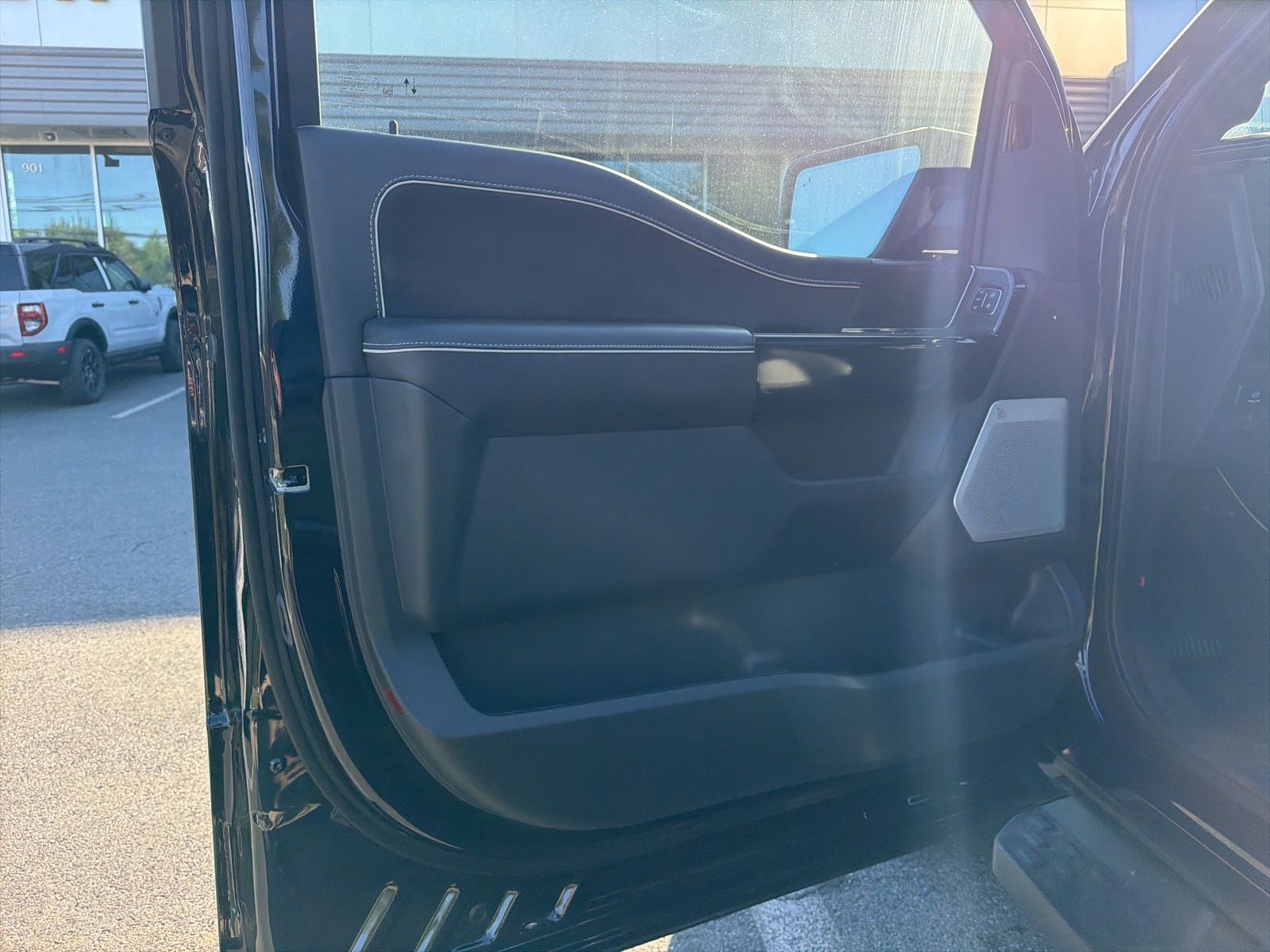 2025 Ford F-150 Lightning Platinum