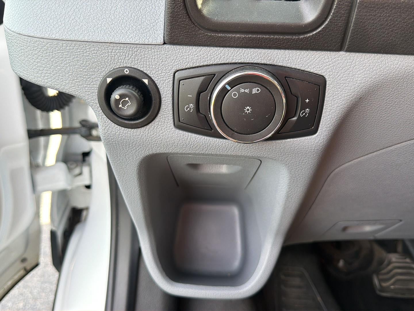 2019 Ford Transit-250 148 WB Medium Roof Cargo