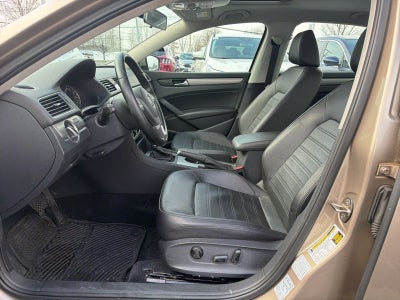 2015 Volkswagen Passat 1.8T SE w/Sunroof/Nav