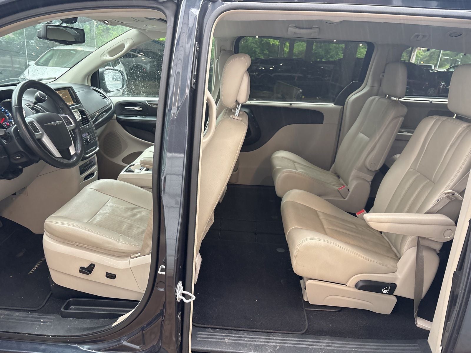 2013 Chrysler Town & Country Touring-L