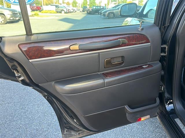 2009 Lincoln Town Car Signature Limited