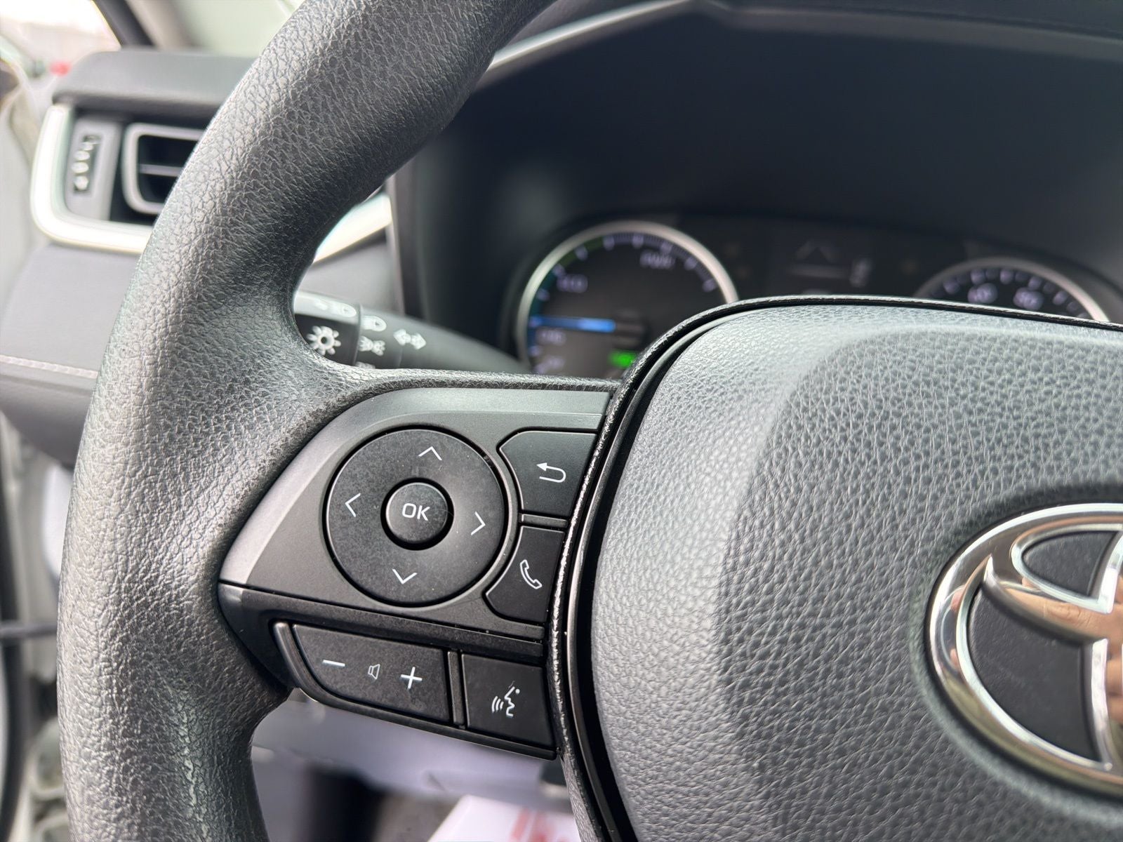 2020 Toyota RAV4 Hybrid LE