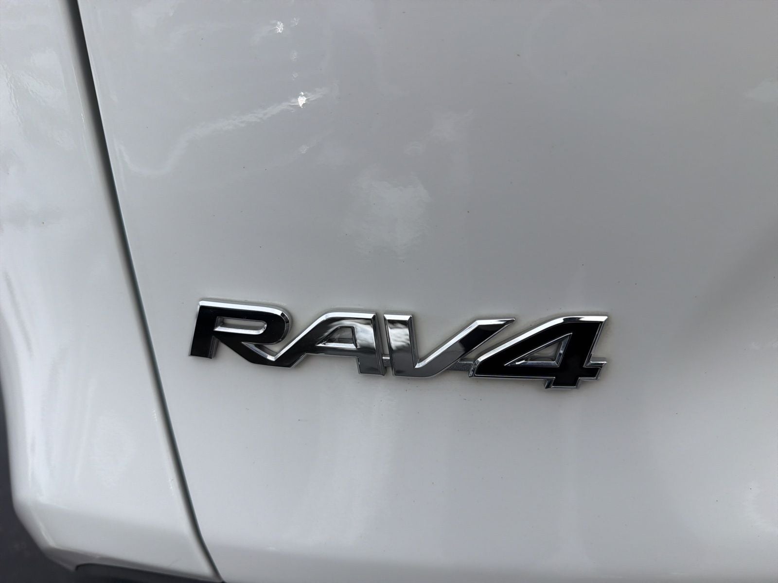 2020 Toyota RAV4 Hybrid LE