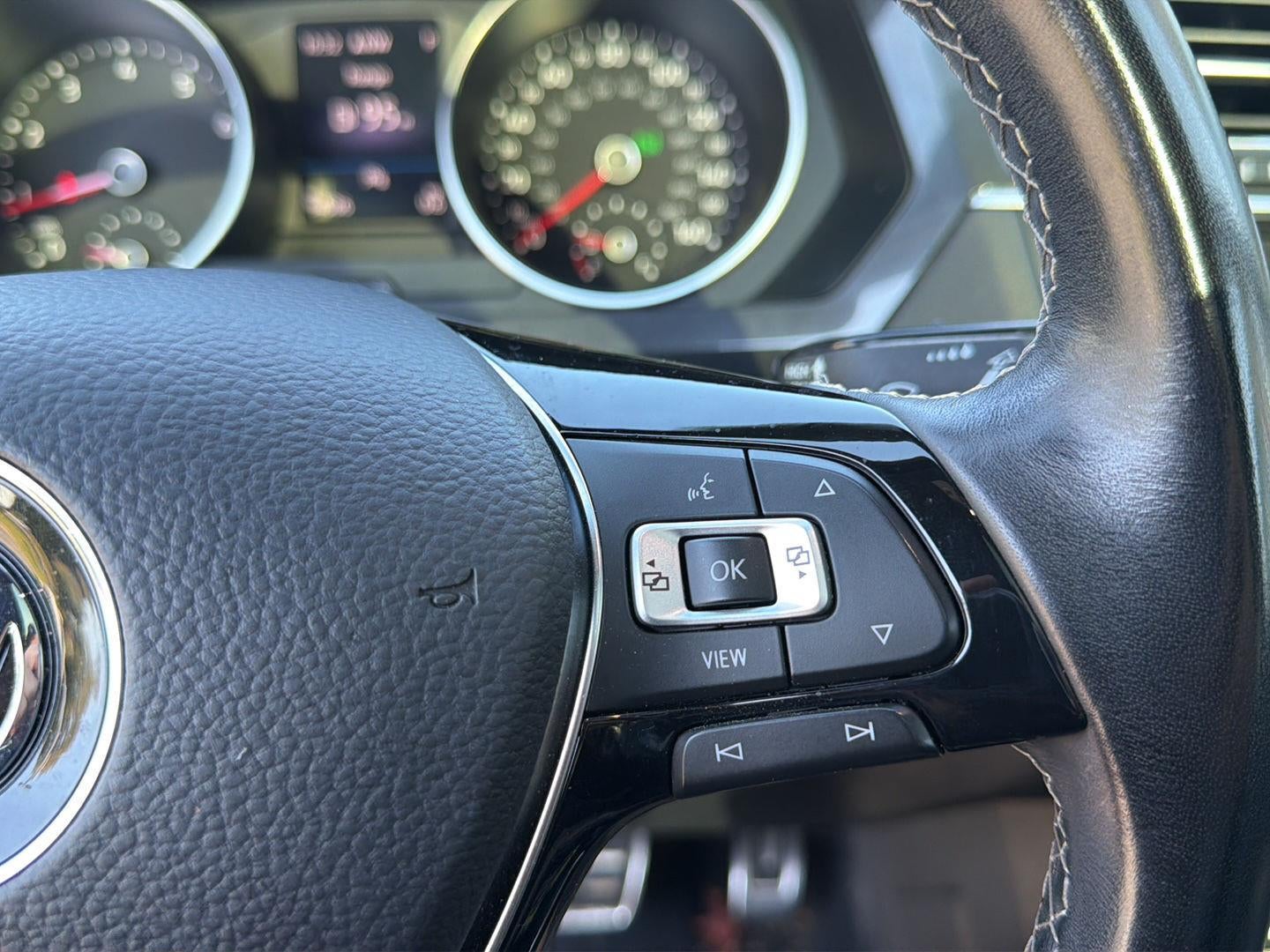 2021 Volkswagen Tiguan SE R-Line Black