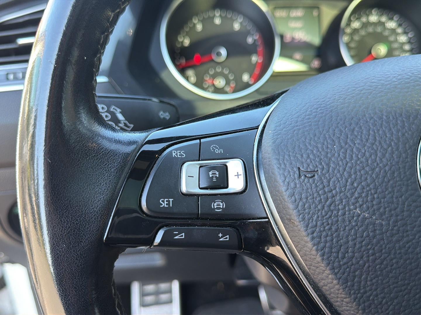 2021 Volkswagen Tiguan SE R-Line Black