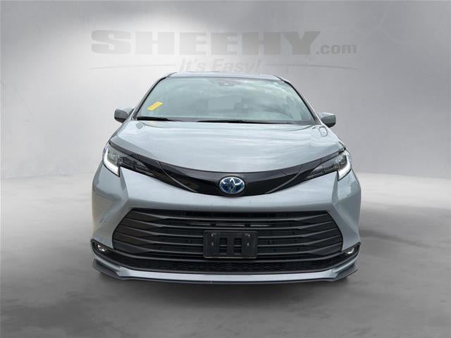 2025 Toyota Sienna Woodland Edition