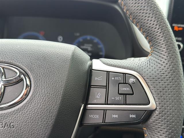 2025 Toyota Sienna Woodland Edition