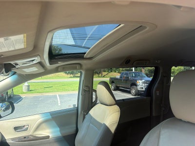 2017 Toyota Sienna XLE 8 Passenger