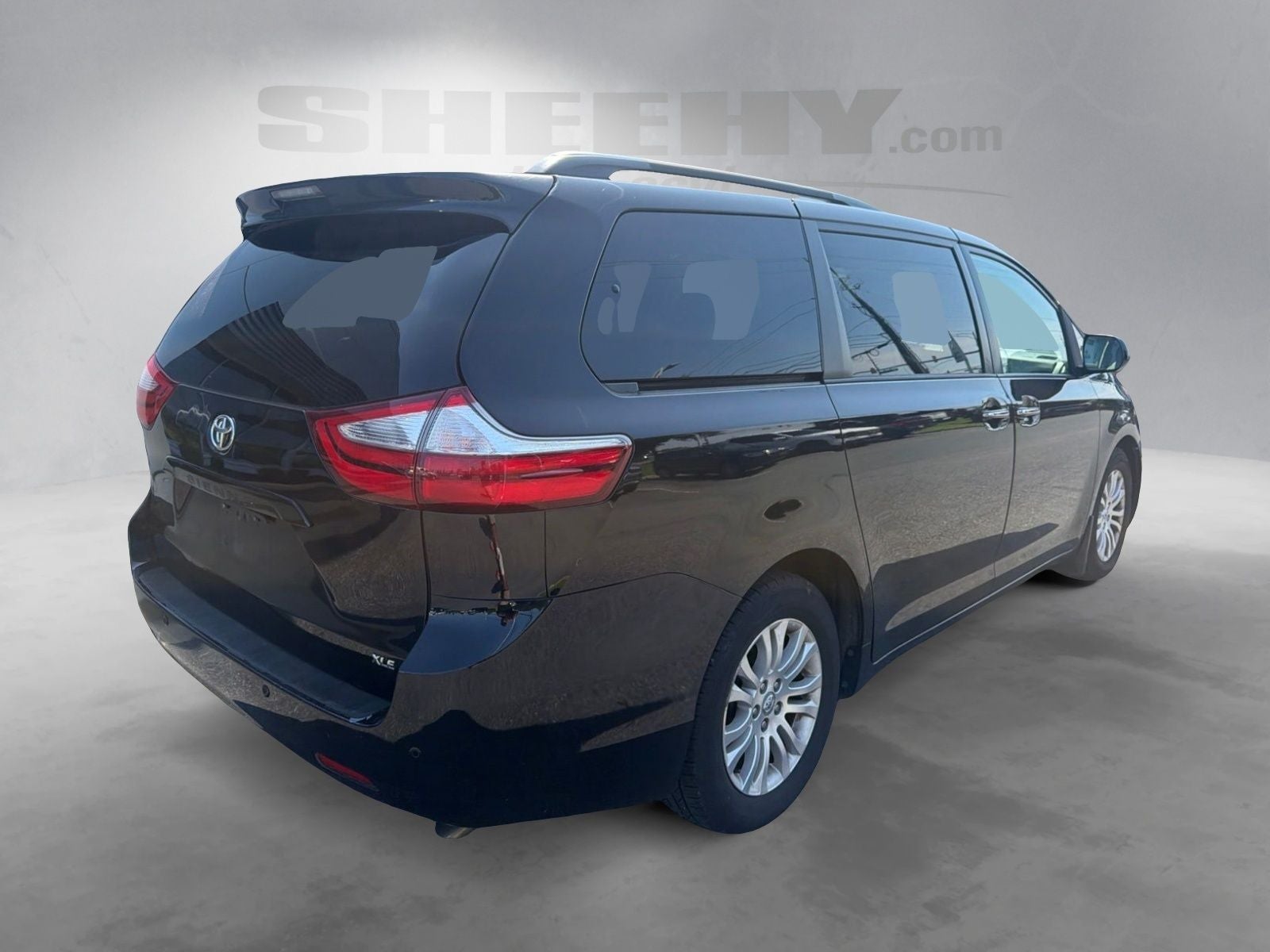2017 Toyota Sienna XLE 8 Passenger