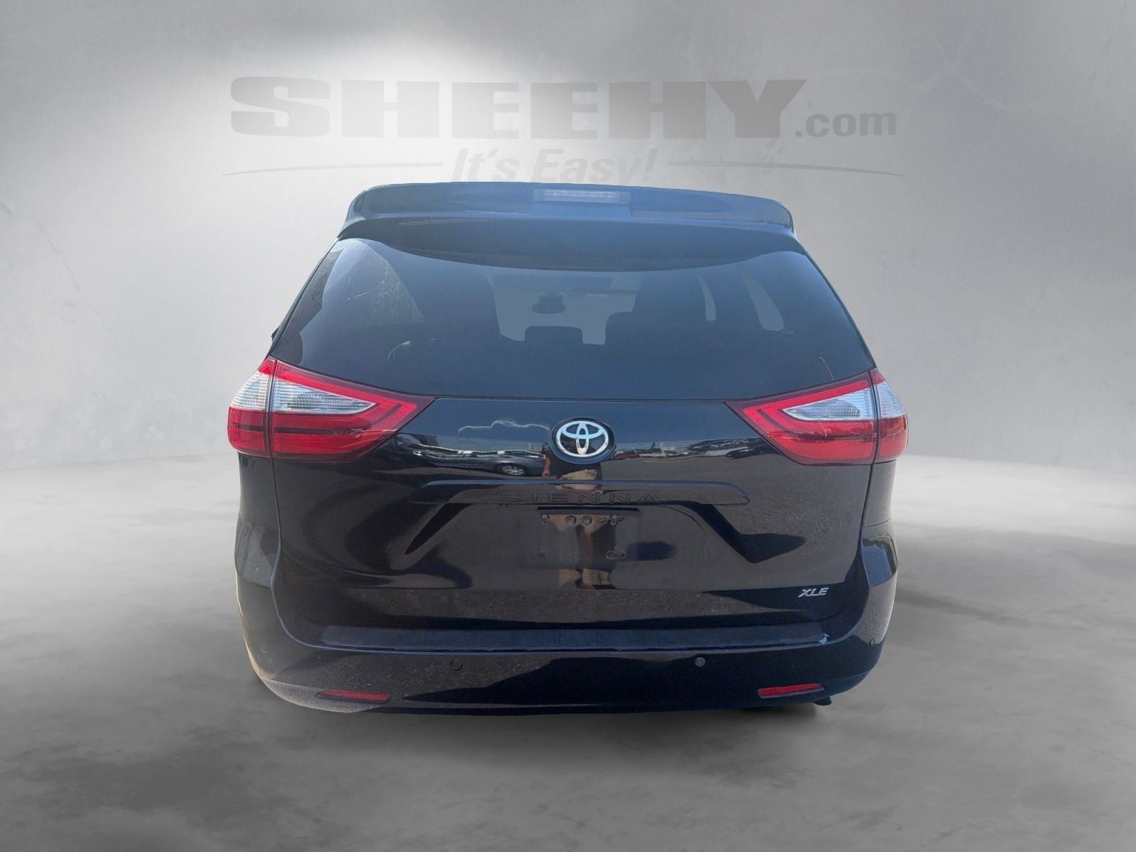 2017 Toyota Sienna XLE 8 Passenger