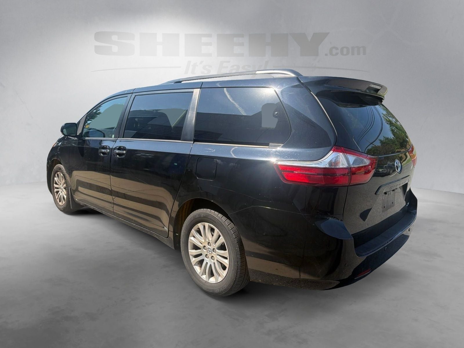 2017 Toyota Sienna XLE 8 Passenger