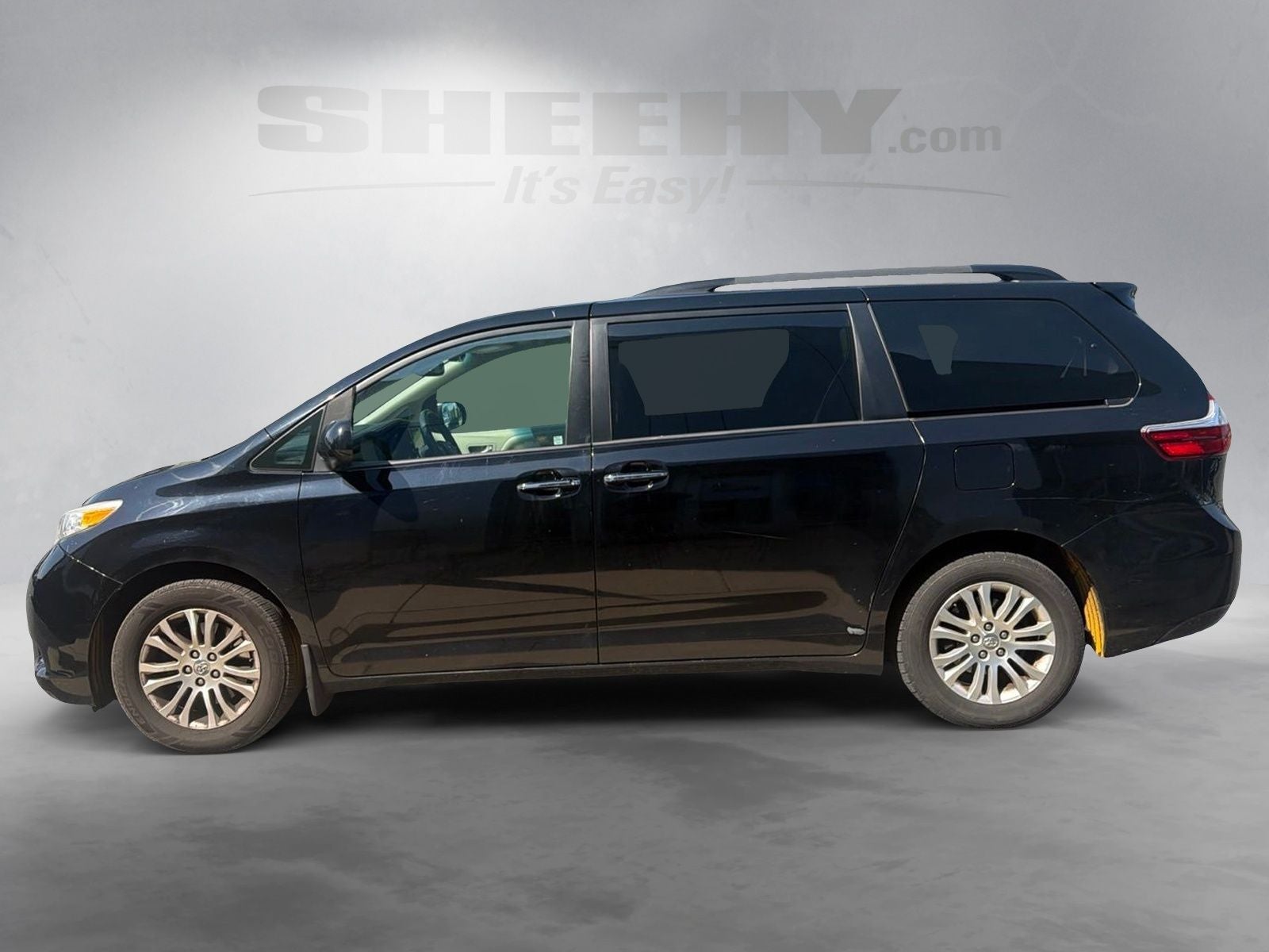 2017 Toyota Sienna XLE 8 Passenger