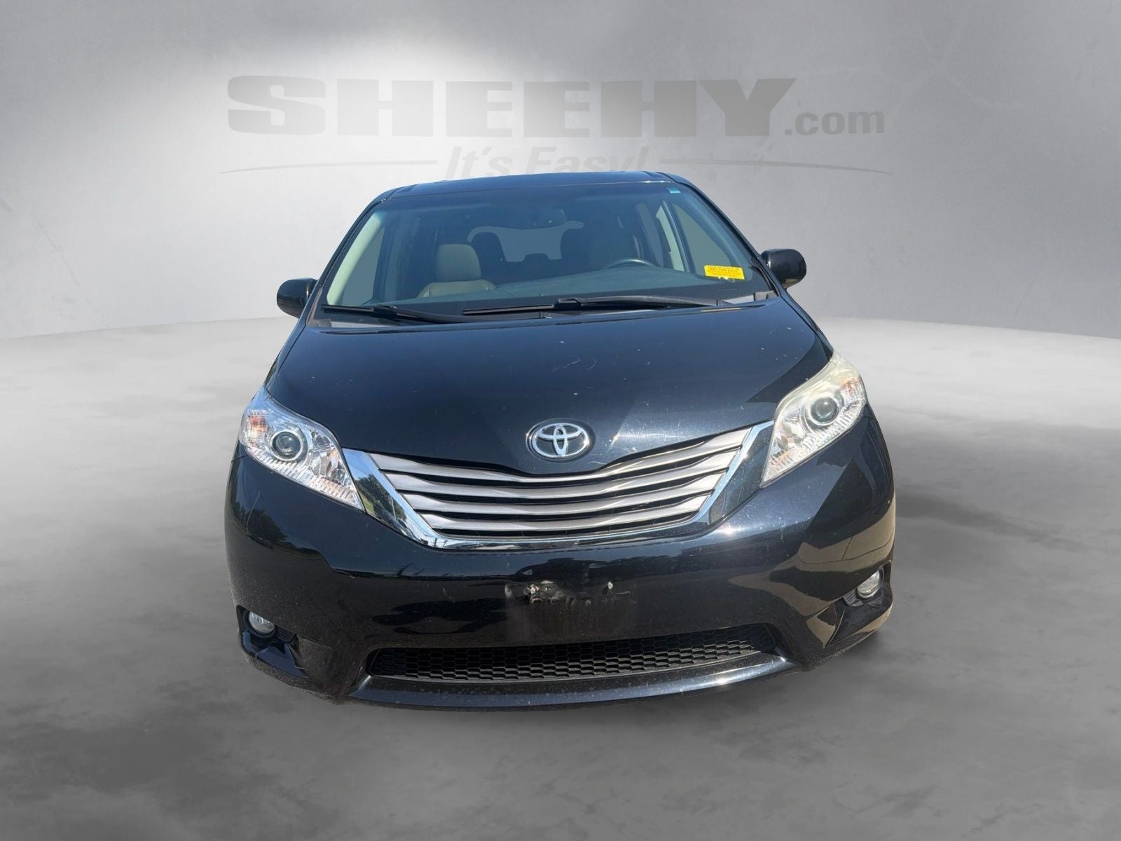 2017 Toyota Sienna XLE 8 Passenger