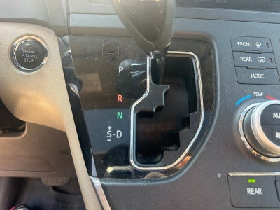 2017 Toyota Sienna XLE 8 Passenger