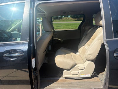 2017 Toyota Sienna XLE 8 Passenger