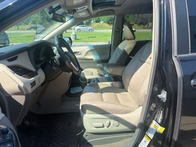 2017 Toyota Sienna XLE 8 Passenger