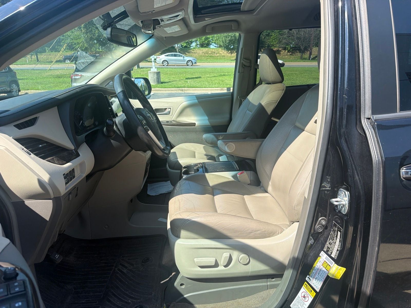 2017 Toyota Sienna XLE 8 Passenger
