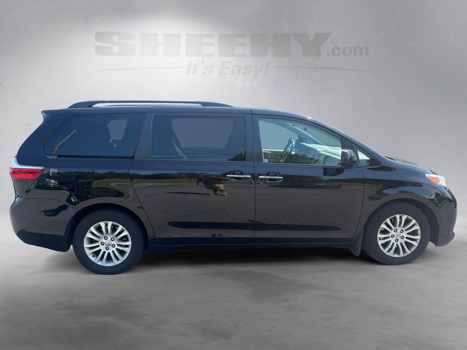 2017 Toyota Sienna XLE 8 Passenger
