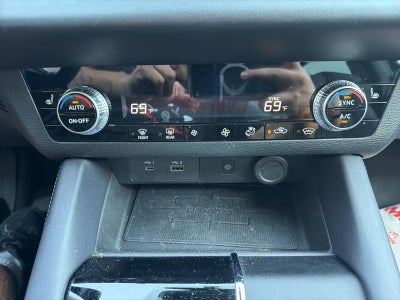 2023 Mitsubishi Outlander PHEV SE