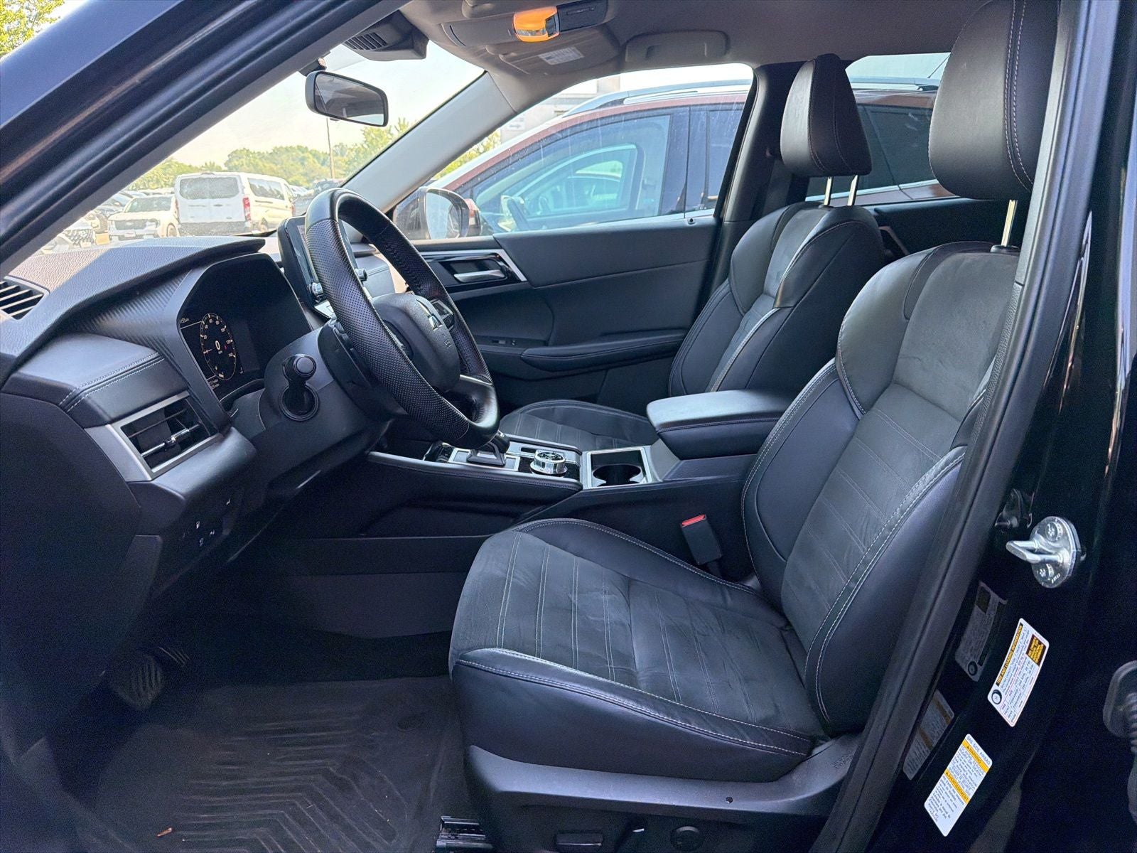 2023 Mitsubishi Outlander PHEV SE