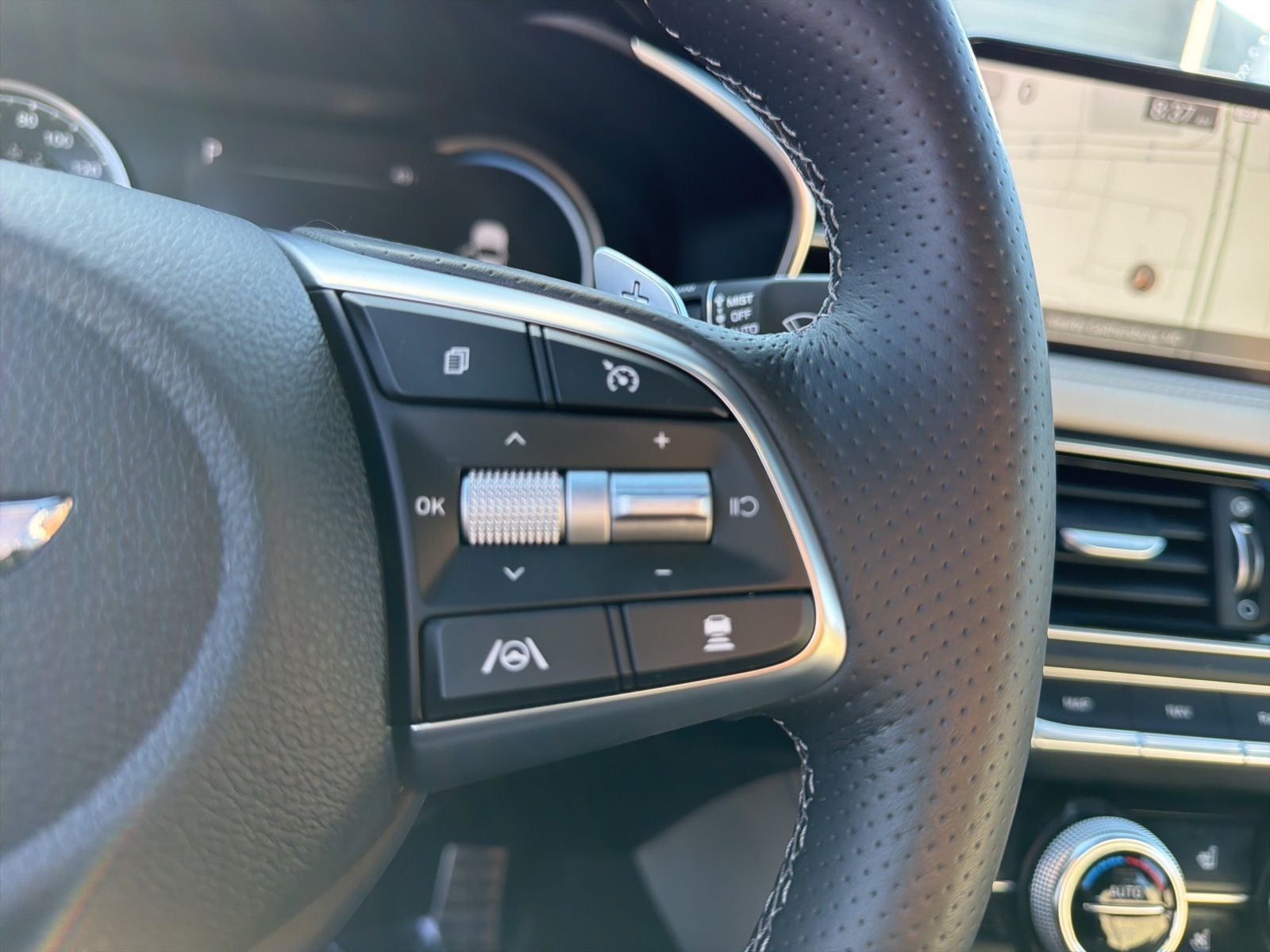 2023 GENESIS G70 Standard - Photo 18