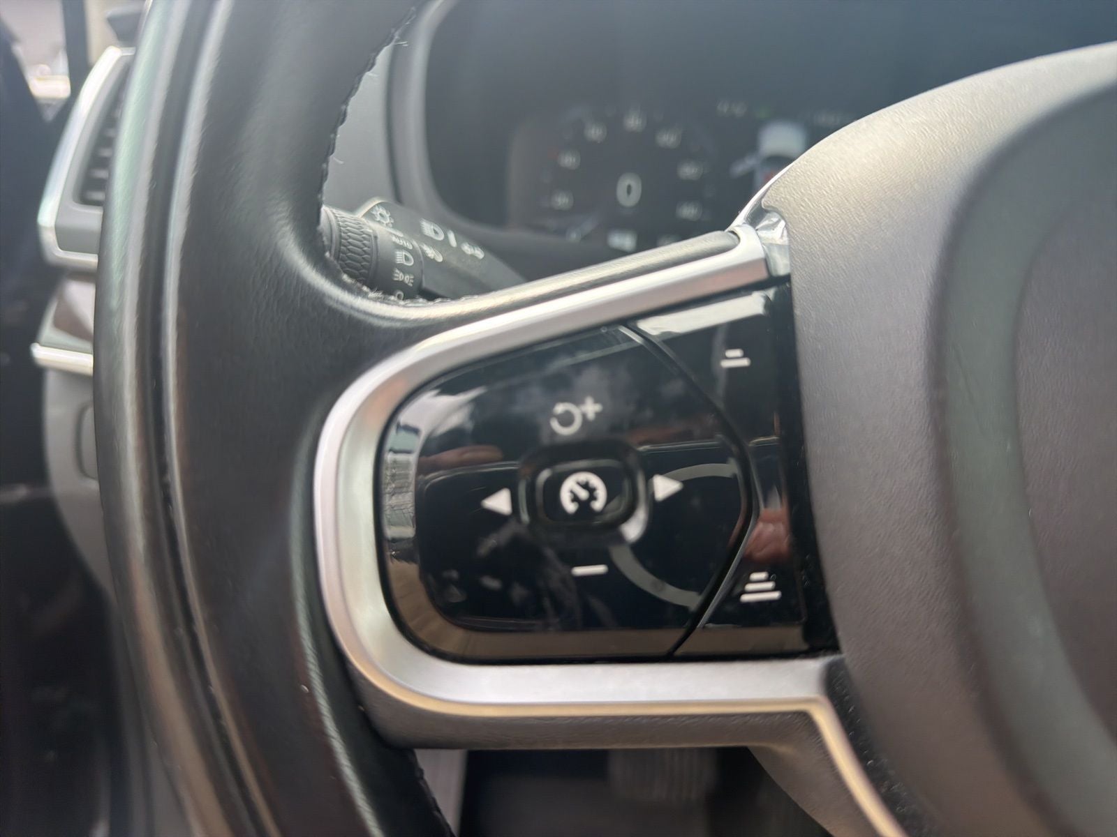 2019 Volvo XC90 T6 Momentum