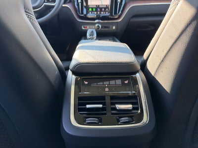 2024 Volvo XC60 B5 Ultimate Dark Theme