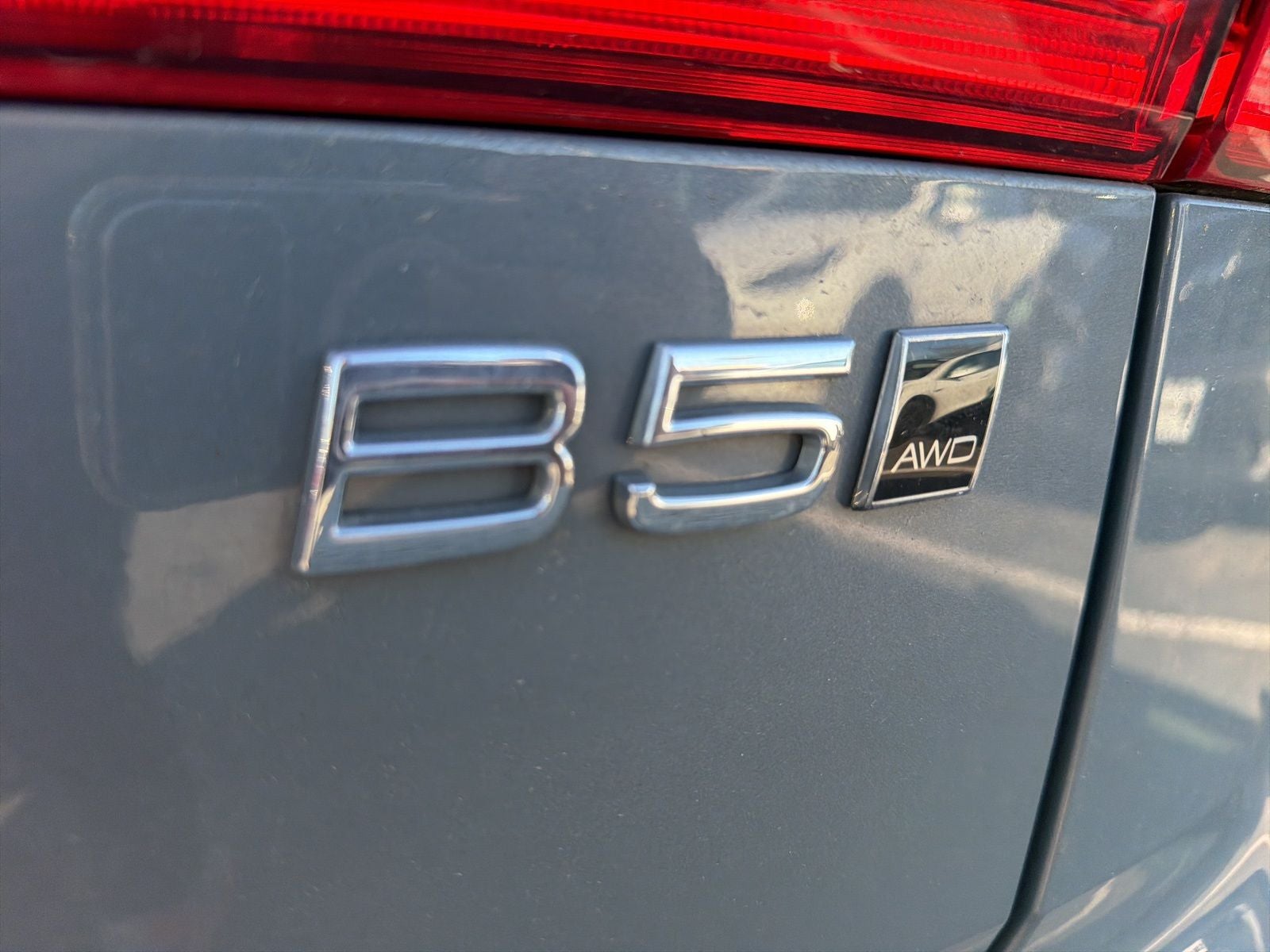 2024 Volvo XC60 B5 Ultimate Dark Theme