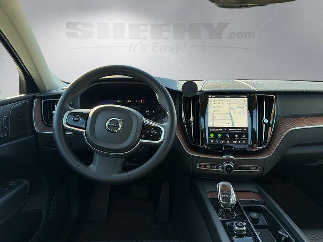 2024 Volvo XC60 B5 Ultimate Dark Theme