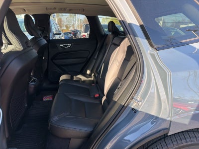 2024 Volvo XC60 B5 Ultimate Dark Theme