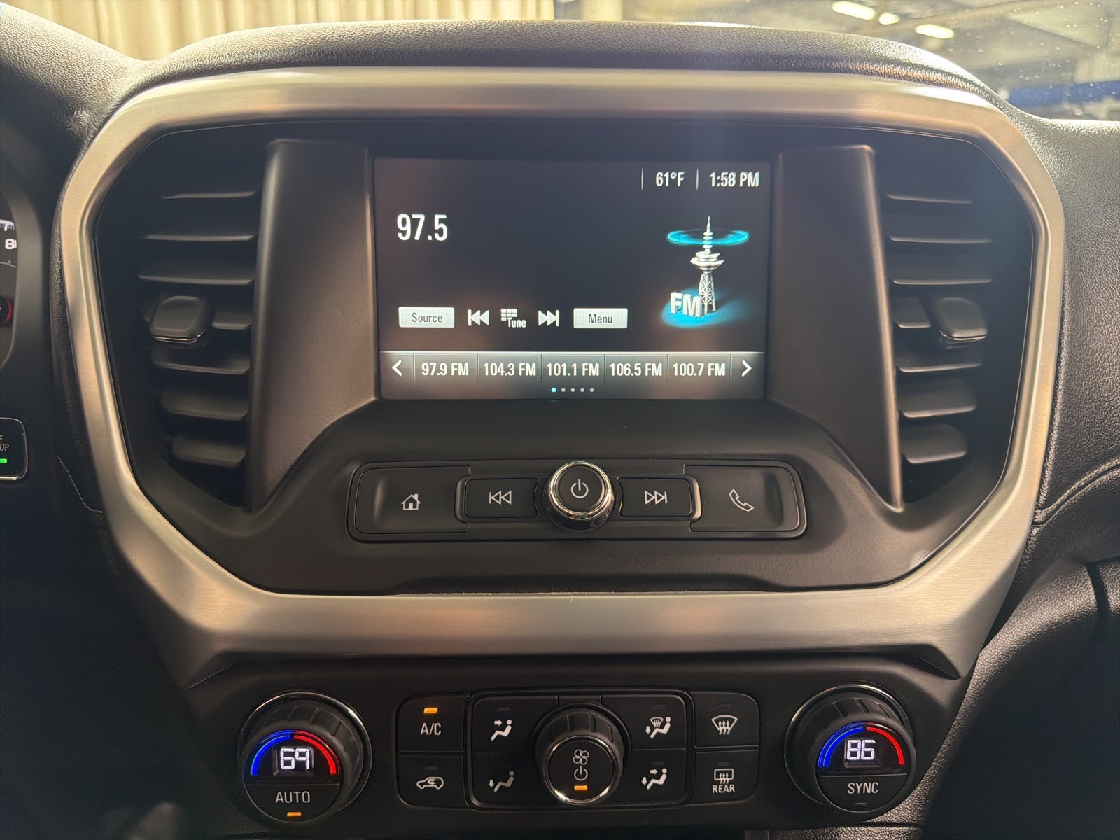 2017 GMC Acadia SLE-2