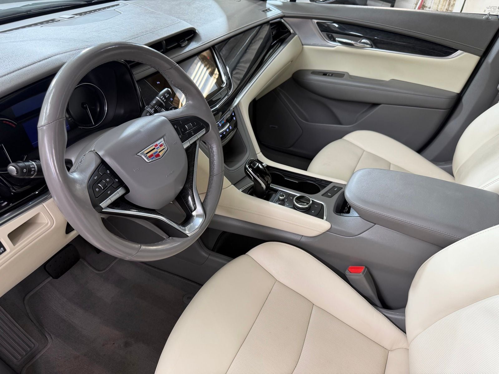 2022 Cadillac XT6 Premium Luxury