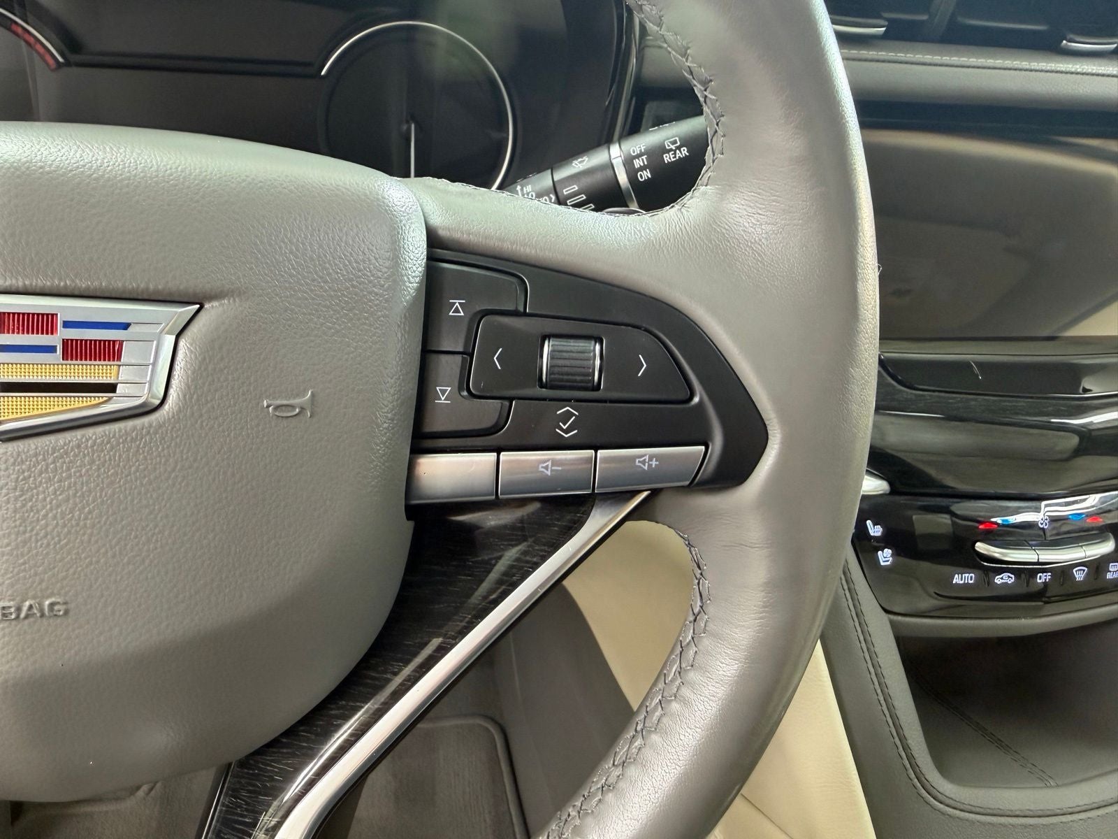 2022 Cadillac XT6 Premium Luxury
