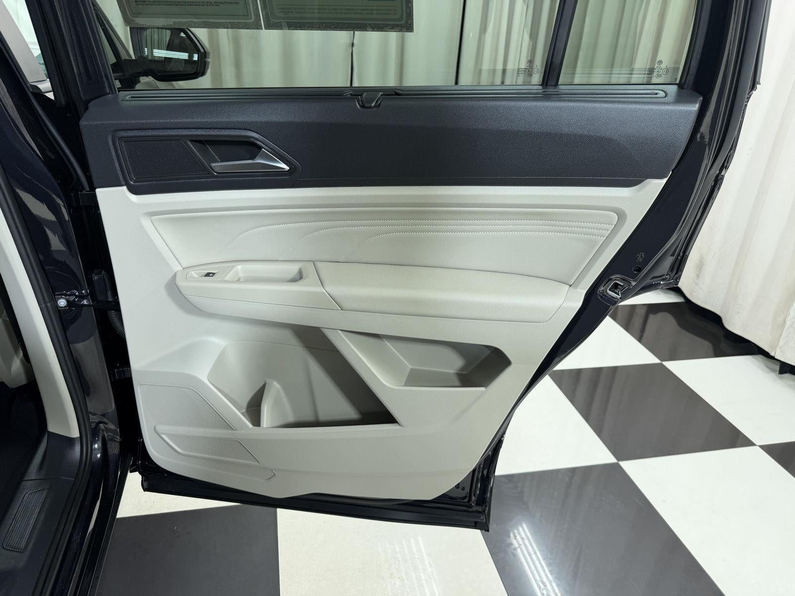 2023 Volkswagen Atlas 3.6L V6 SEL R-Line Black