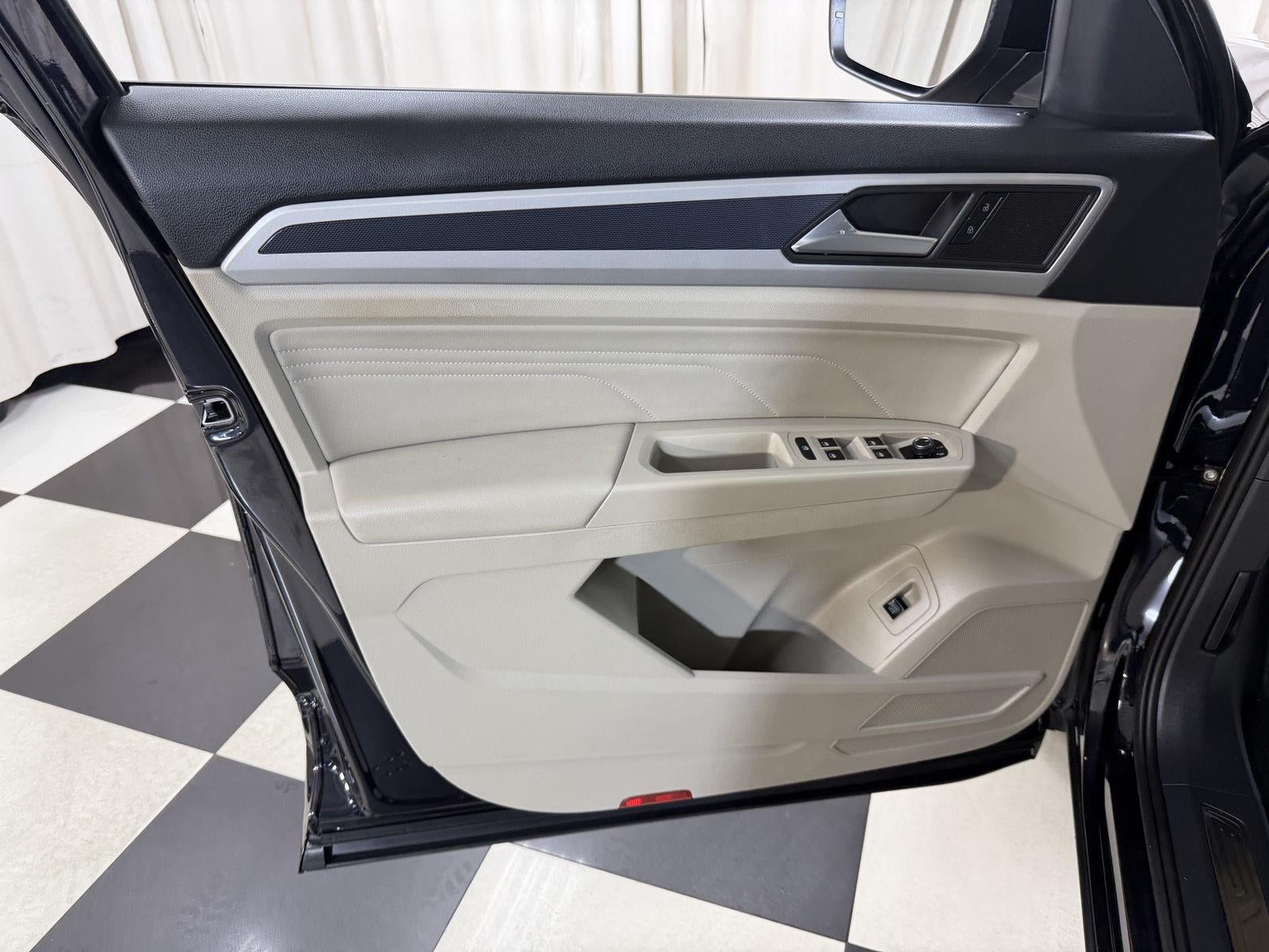 2023 Volkswagen Atlas 3.6L V6 SEL R-Line Black