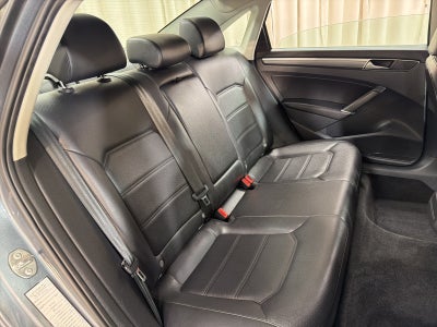 2018 Volkswagen Passat 2.0T R-Line