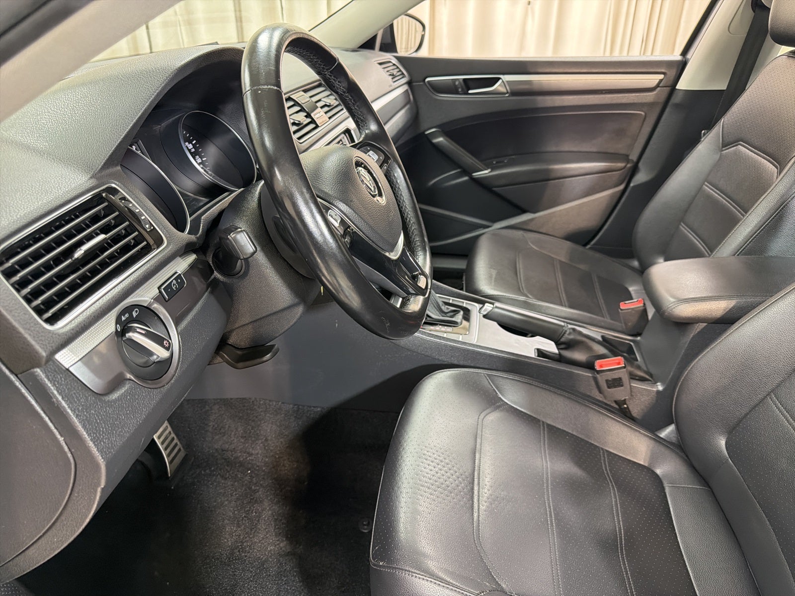 2018 Volkswagen Passat 2.0T R-Line