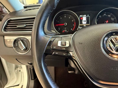 2018 Volkswagen Passat 2.0T SE w/Technology w/Technology