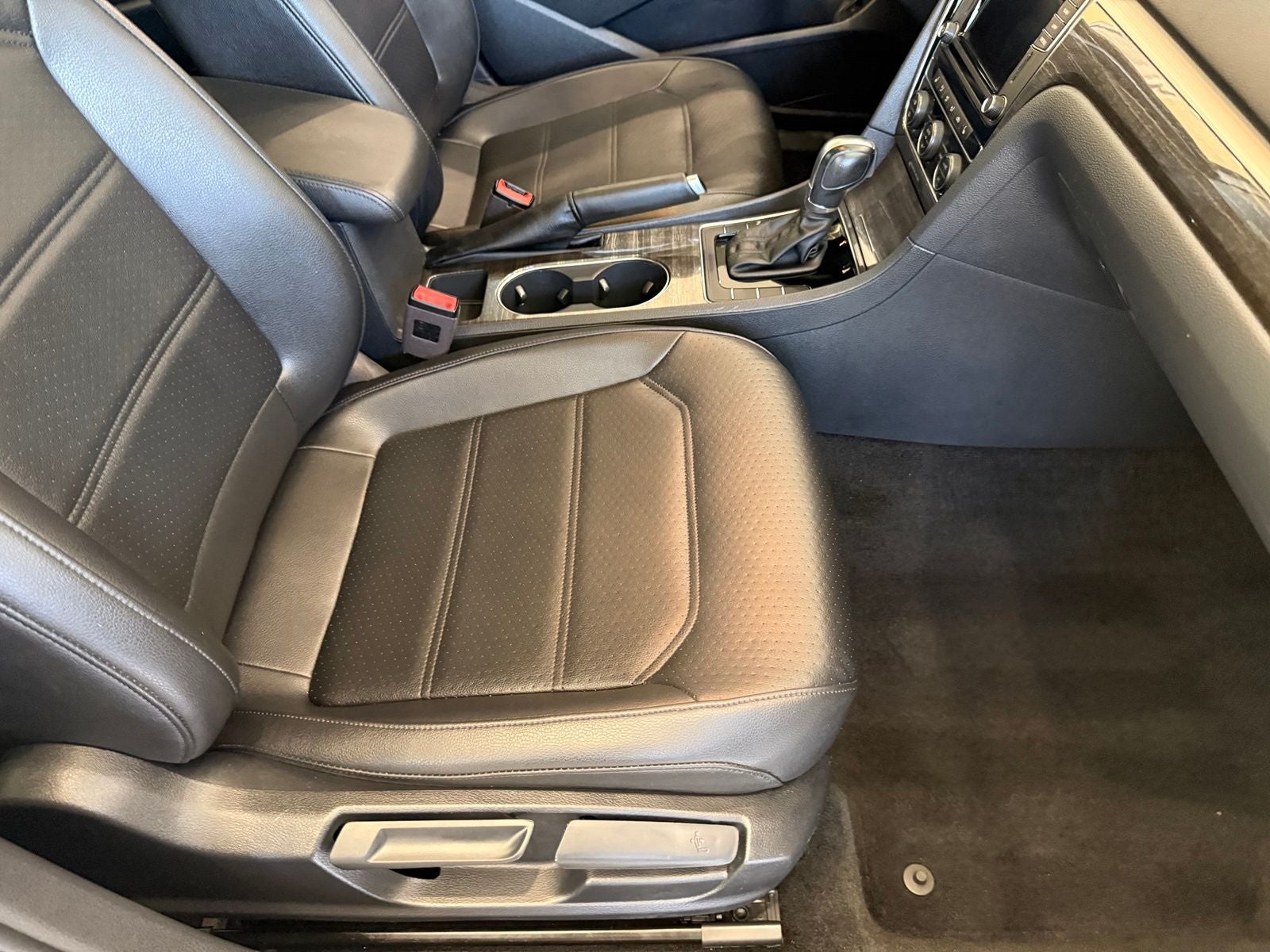 2018 Volkswagen Passat 2.0T SE w/Technology w/Technology