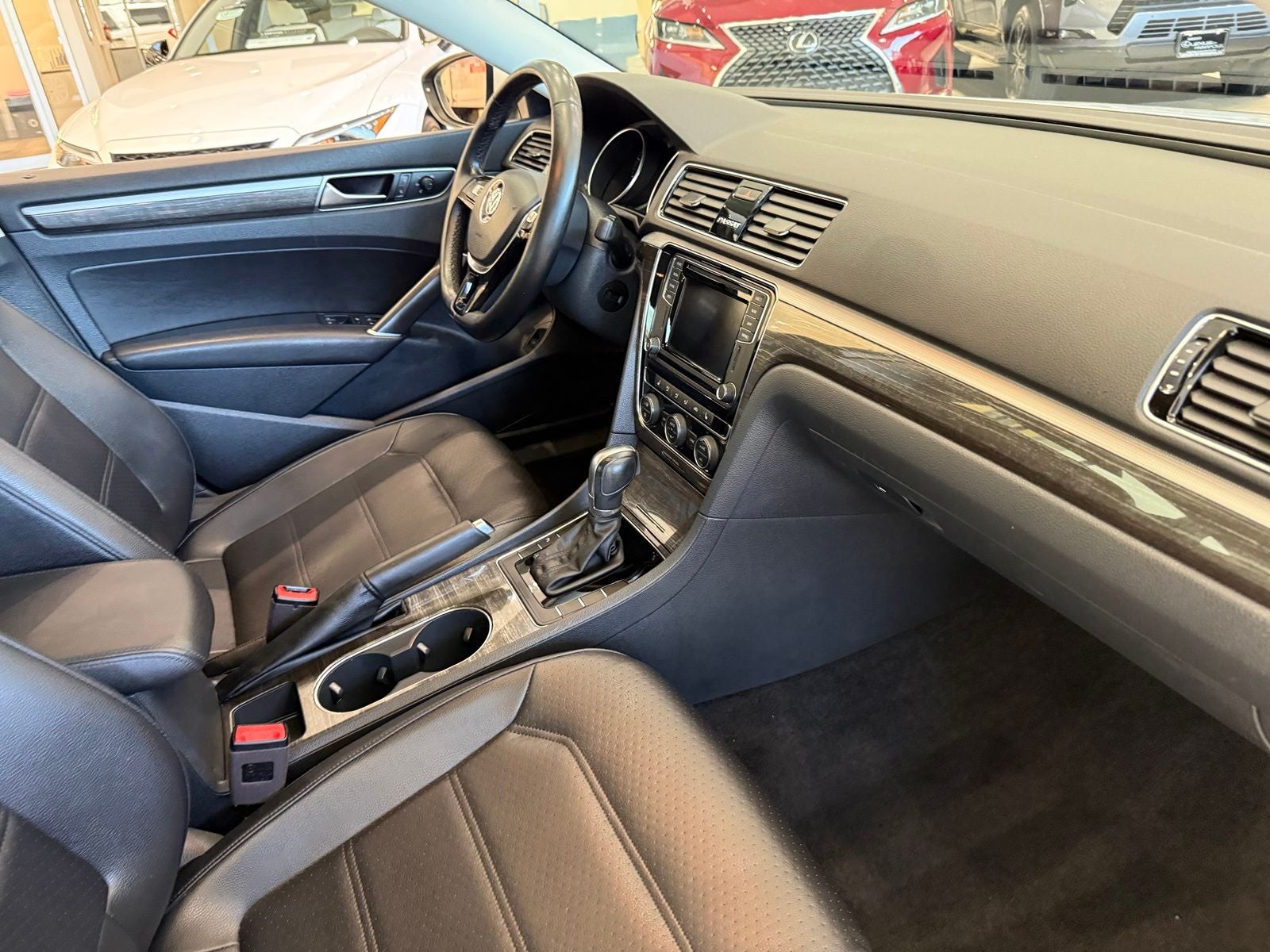 2018 Volkswagen Passat 2.0T SE w/Technology w/Technology