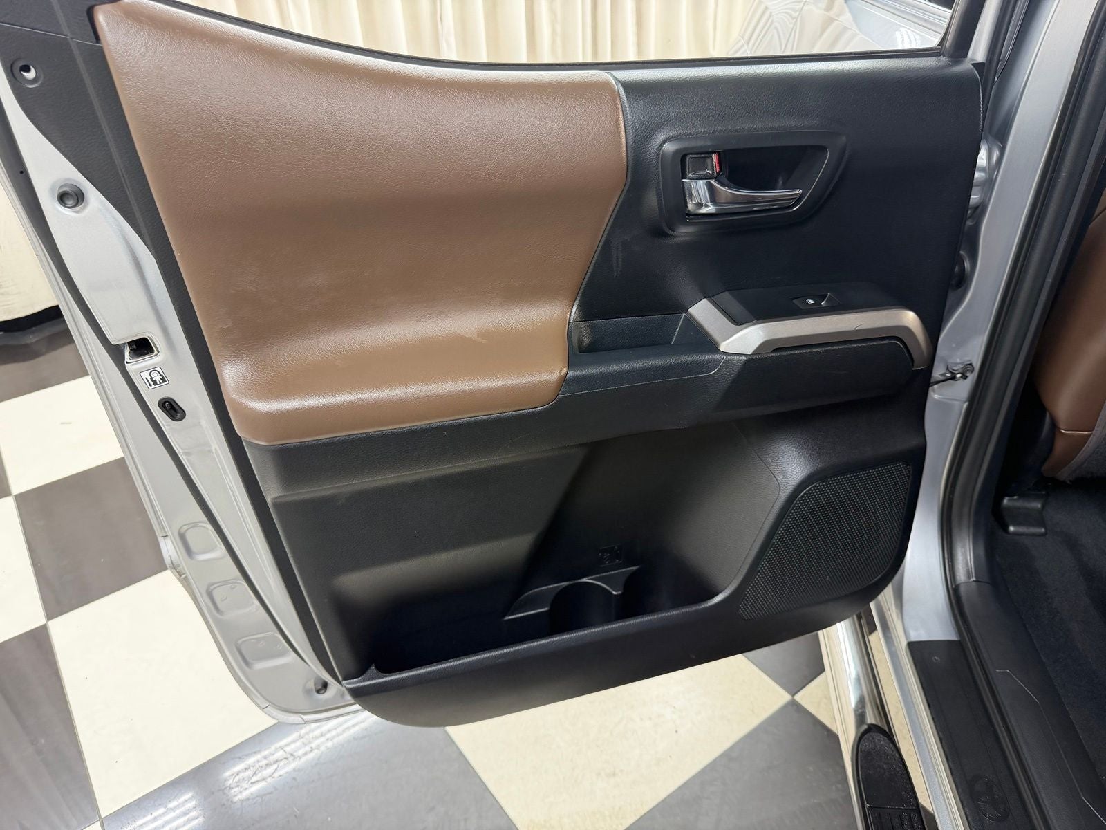 2017 Toyota Tacoma Limited V6